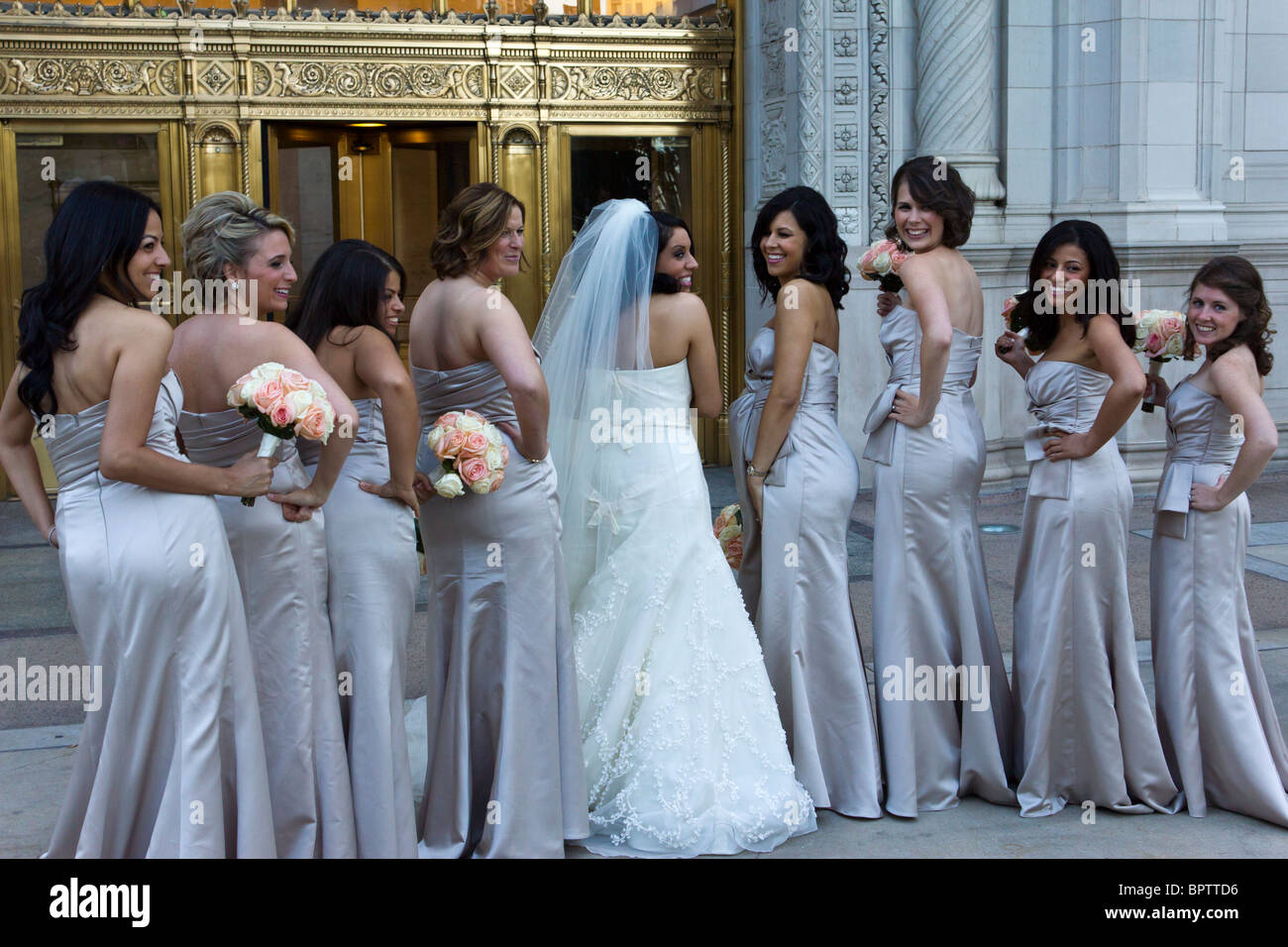 bride and maids of honor posing outside Wrigley building, Chicago Stock