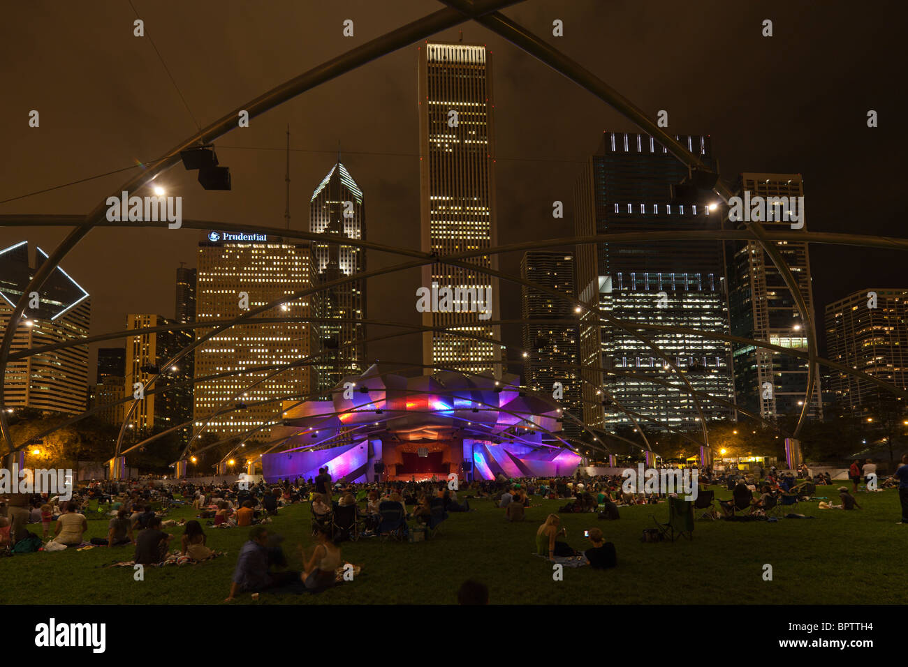 audience and skyline at Chicago Jazz Festival, Pritzker Pavilion and