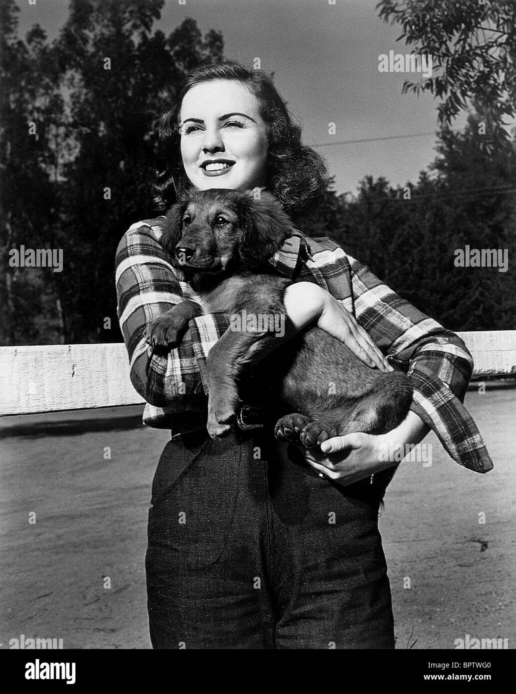 DEANNA DURBIN & DOG SINGER & ACTRESS (1946) Stock Photo