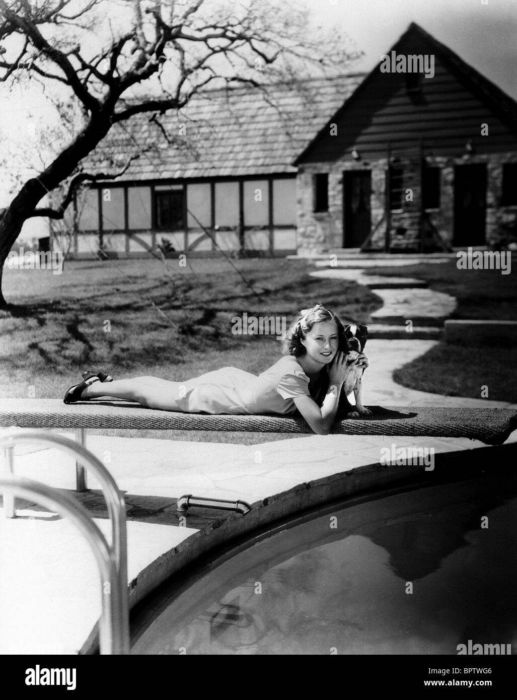 BARBARA STANWYCK & DOG ACTRESS (1931) Stock Photo