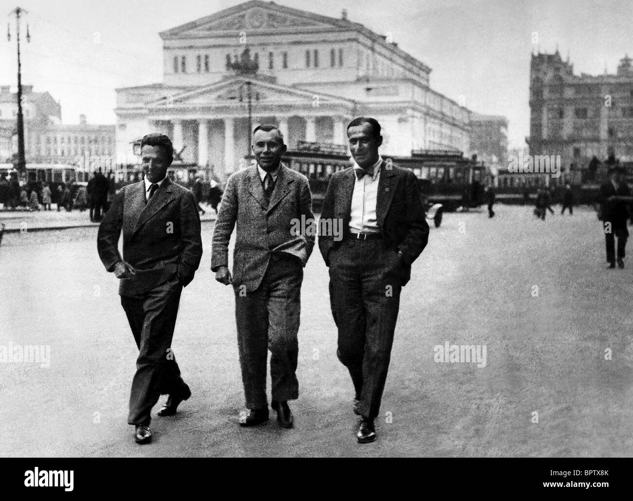 ERWIN PISCATOR FRIEDRICH WOLF & HERBERT IHERING DIRECTOR WRITER JOURNALIST (1803 Stock Photo Alamy