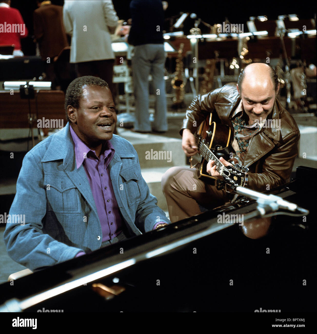OSCAR PETERSON & JOE PASS MUSICIANS (1975) Stock Photo