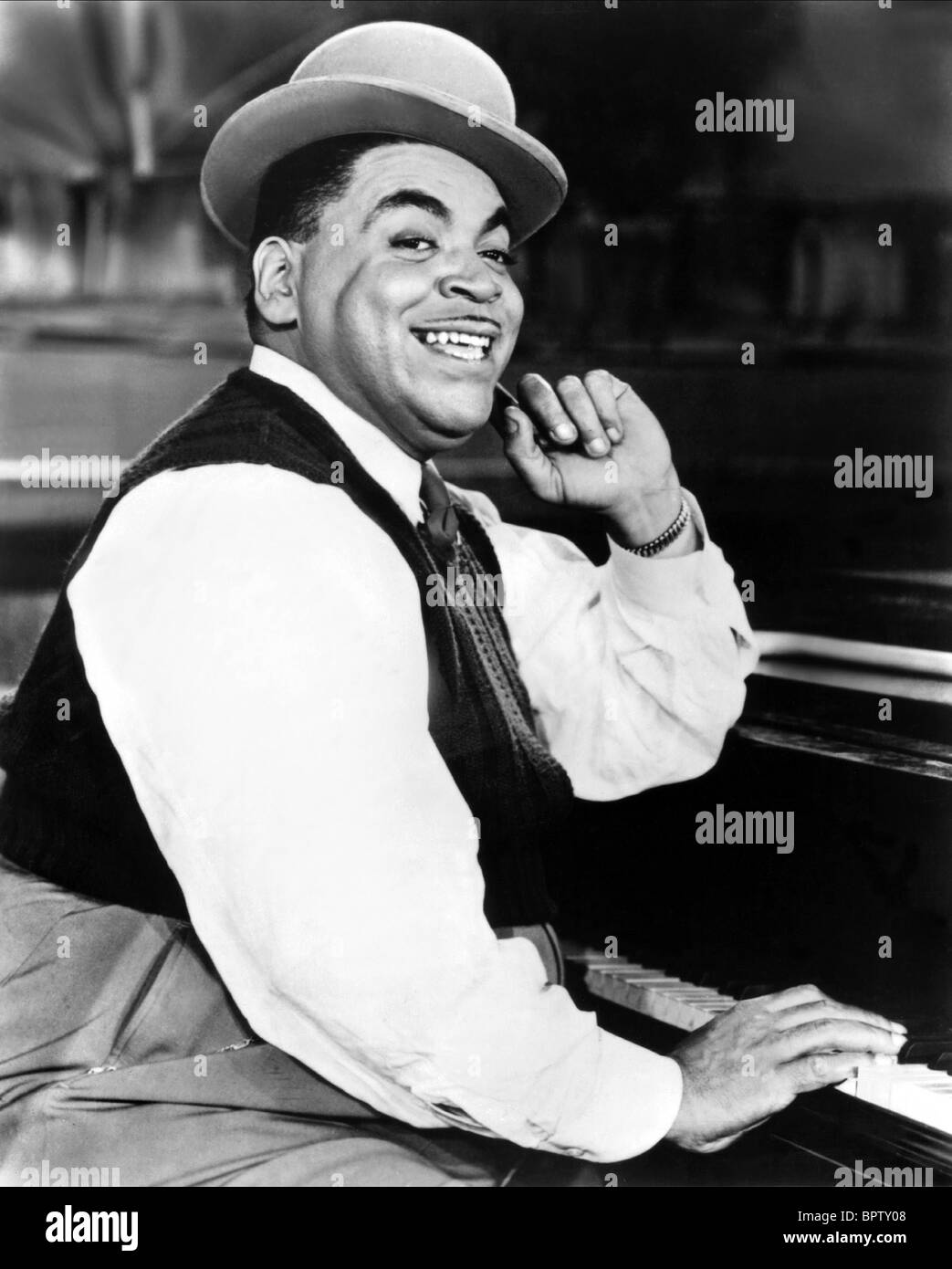 RT444 FATS WALLER JAZZ COMPOSER AND MUSICIAN 8X10 PUBLICITY PHOTO 