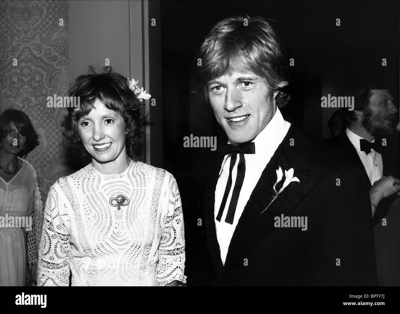 LOLA REDFORD & ROBERT REDFORD ACTOR WITH WIFE (1970 Stock Photo Alamy