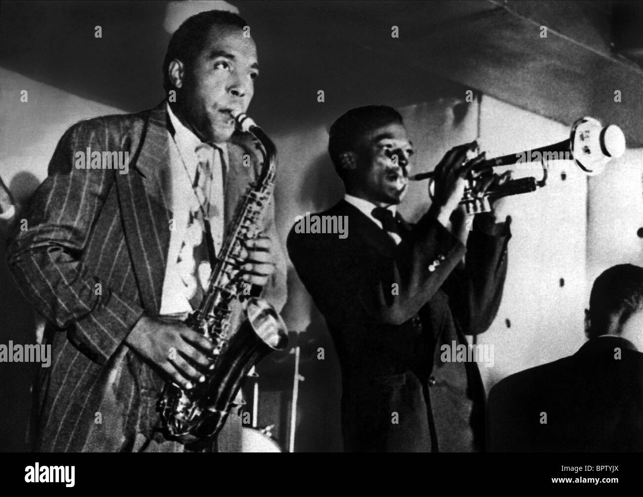 CHARLIE PARKER & MILES DAVIS JAZZ MUSICIANS (1945) Stock Photo