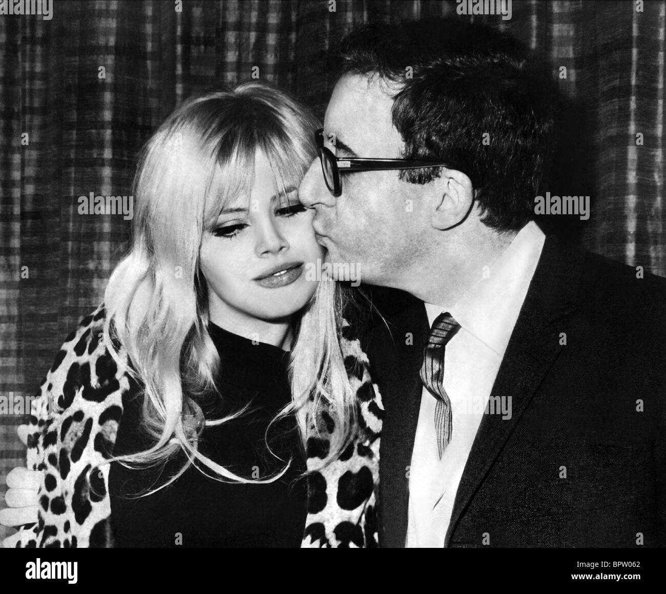 BRITT EKLAND & PETER SELLERS MARRIED ACTING COUPLE (1964) Stock Photo