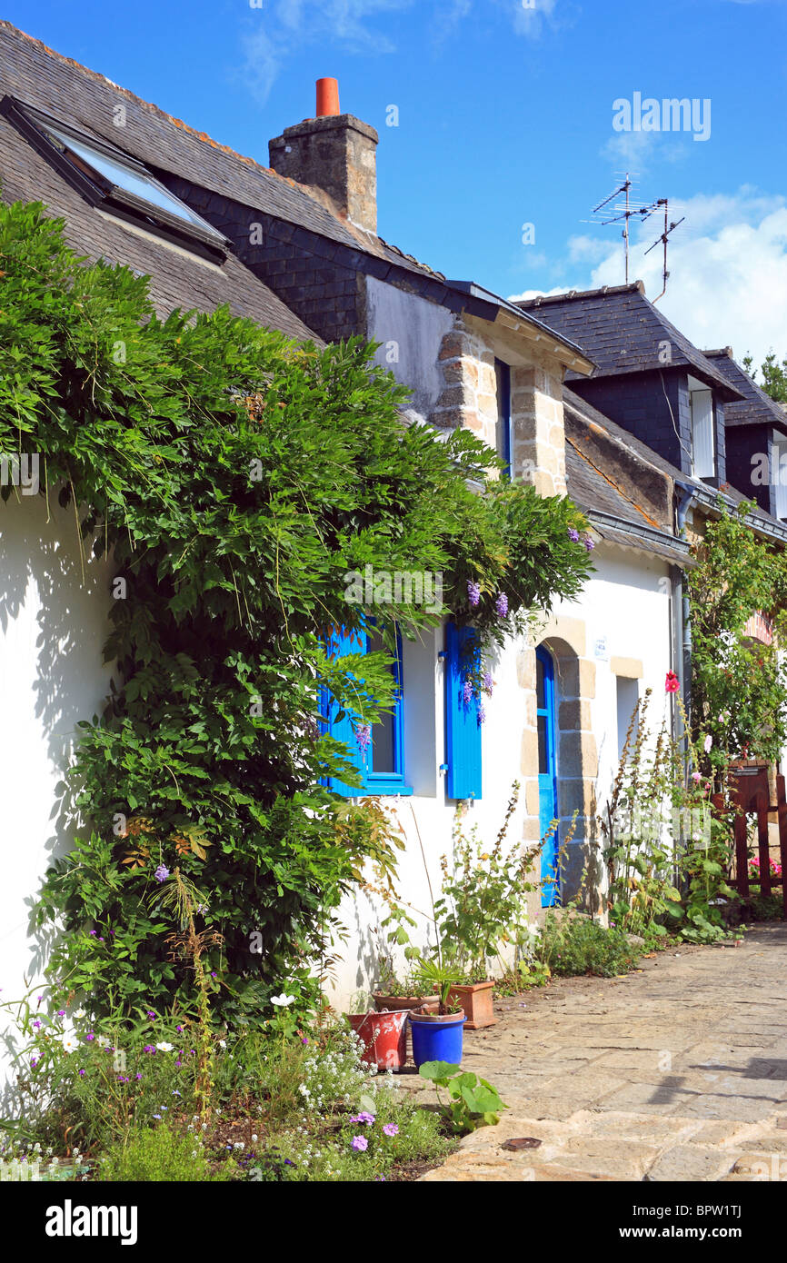house in street, Ile aux Moines, Golfe du Morbihan, Brittany, Bretagne
