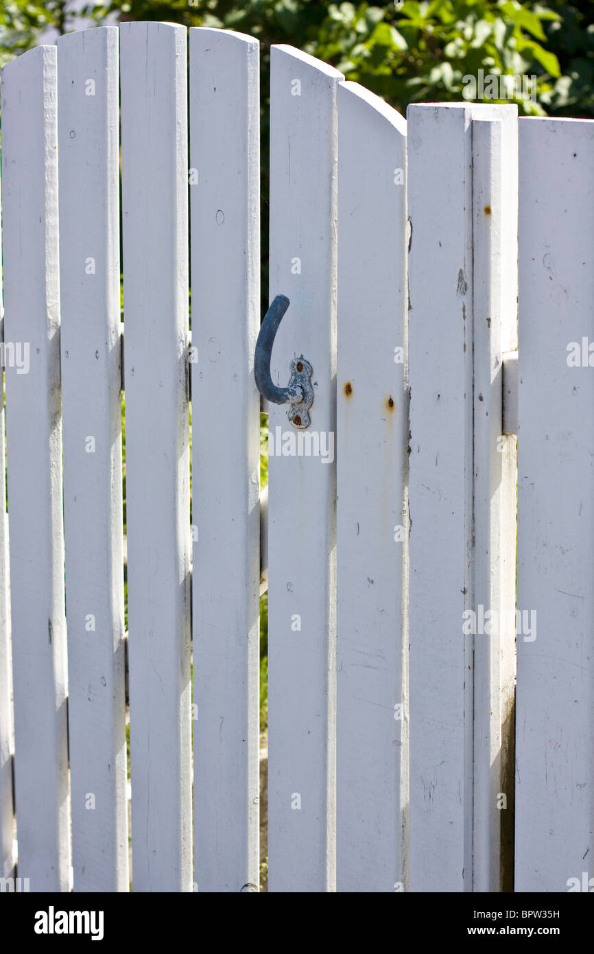 Picket fence gate hi-res stock photography and images - Alamy