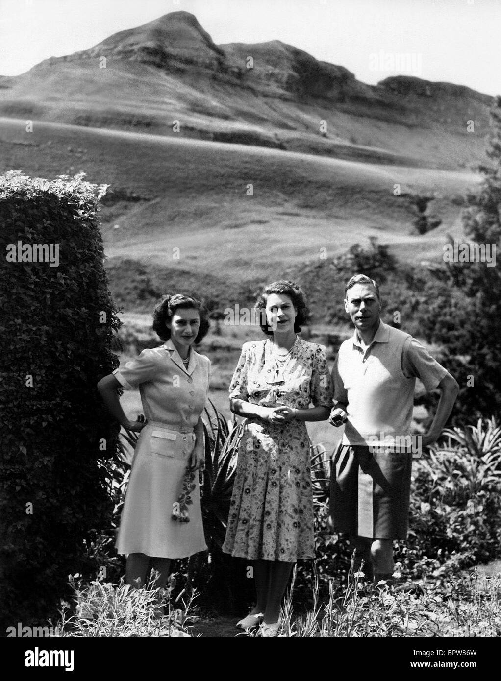 PRINCESS MARGARET PRINCESS ELIZABETH & KING GEORGE VI BRITISH ROYAL FAMILY 10 June 1941 Stock Photo