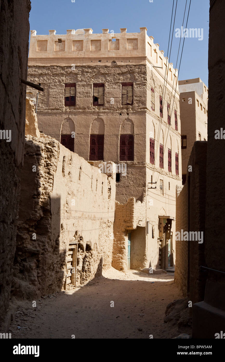 A street in Al Hajjarin, Wadi Hadramaut, Yemen Stock Photo