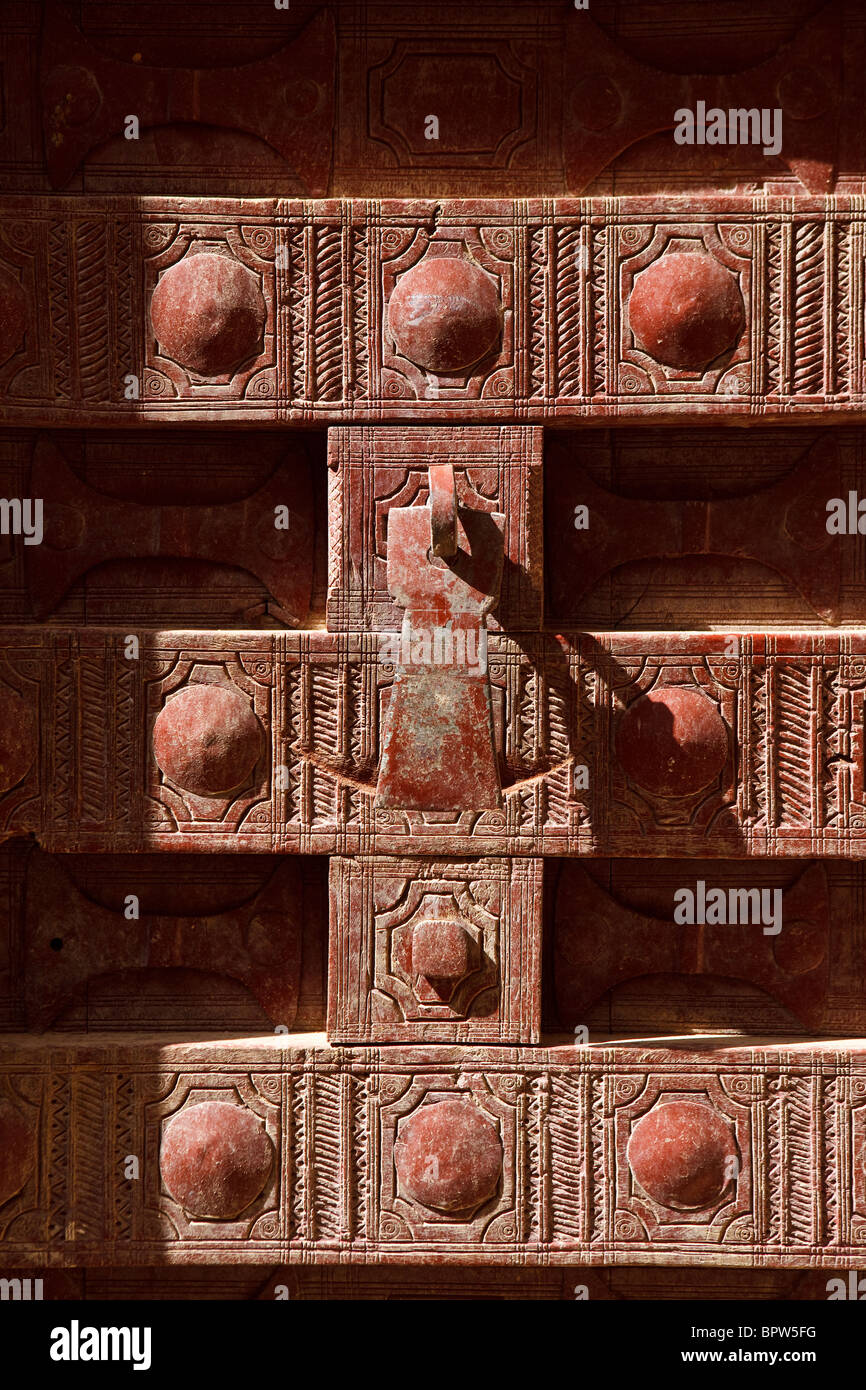Traditional door in Al Hajjarin, Wadi Hadramaut, Yemen Stock Photo
