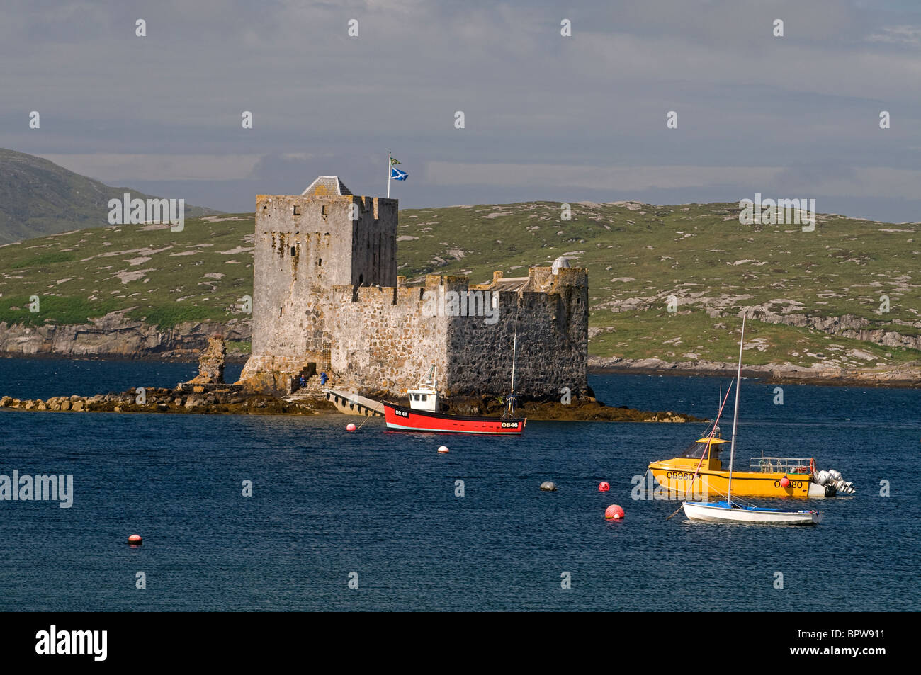 Kisimul Castle sits in Castlebay on the Island of Barra, Outer Hebrides Western Isles. Scotland.  SCO 6529 Stock Photo