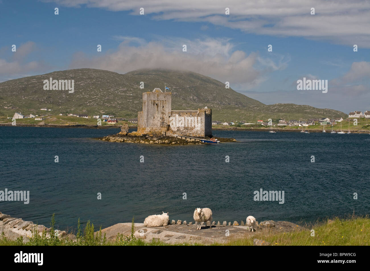 Kisimul Castle sits in Castlebay on the Island of Barra, Outer Hebrides Western Isles. Scotland   SCO 6535 Stock Photo