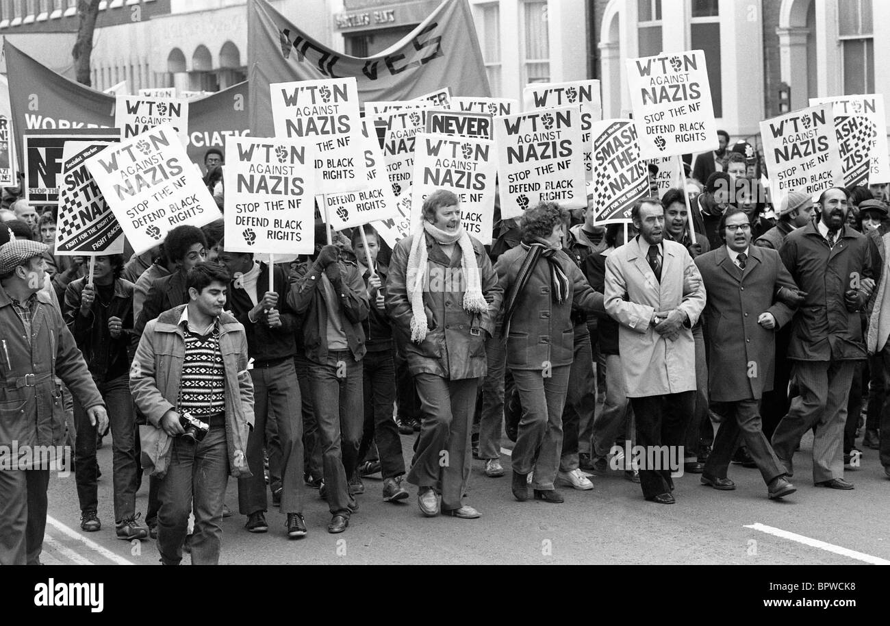 Wolverhampton Anti Nazi march 1981 with future MP Ken Purchase wearing a scarf in the centre and Les Huckfield MP. Picture by DAVID BAGNALL. anti racist racism protest Britain Uk 1980s Stock Photo