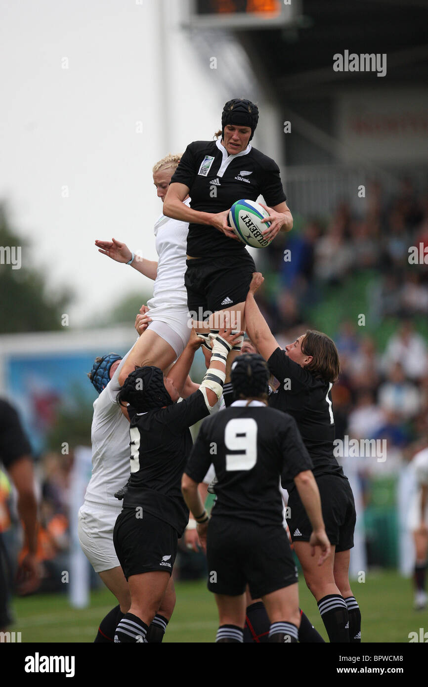 Line out during the Women's Rugby World Cup Final between England and