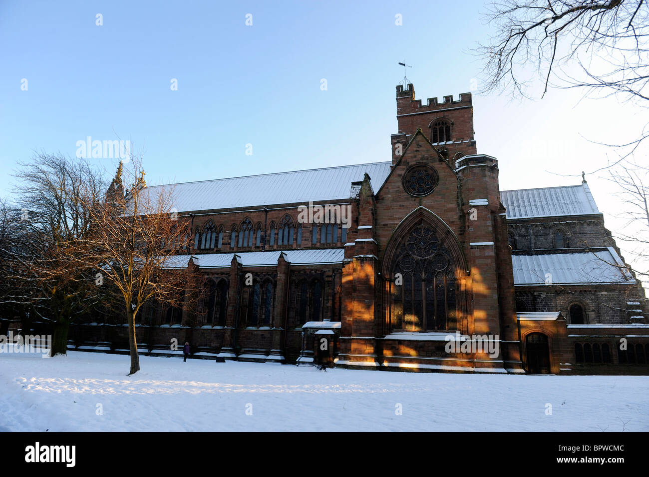 Carlisle Cathedral in the winter snow Stock Photo Alamy