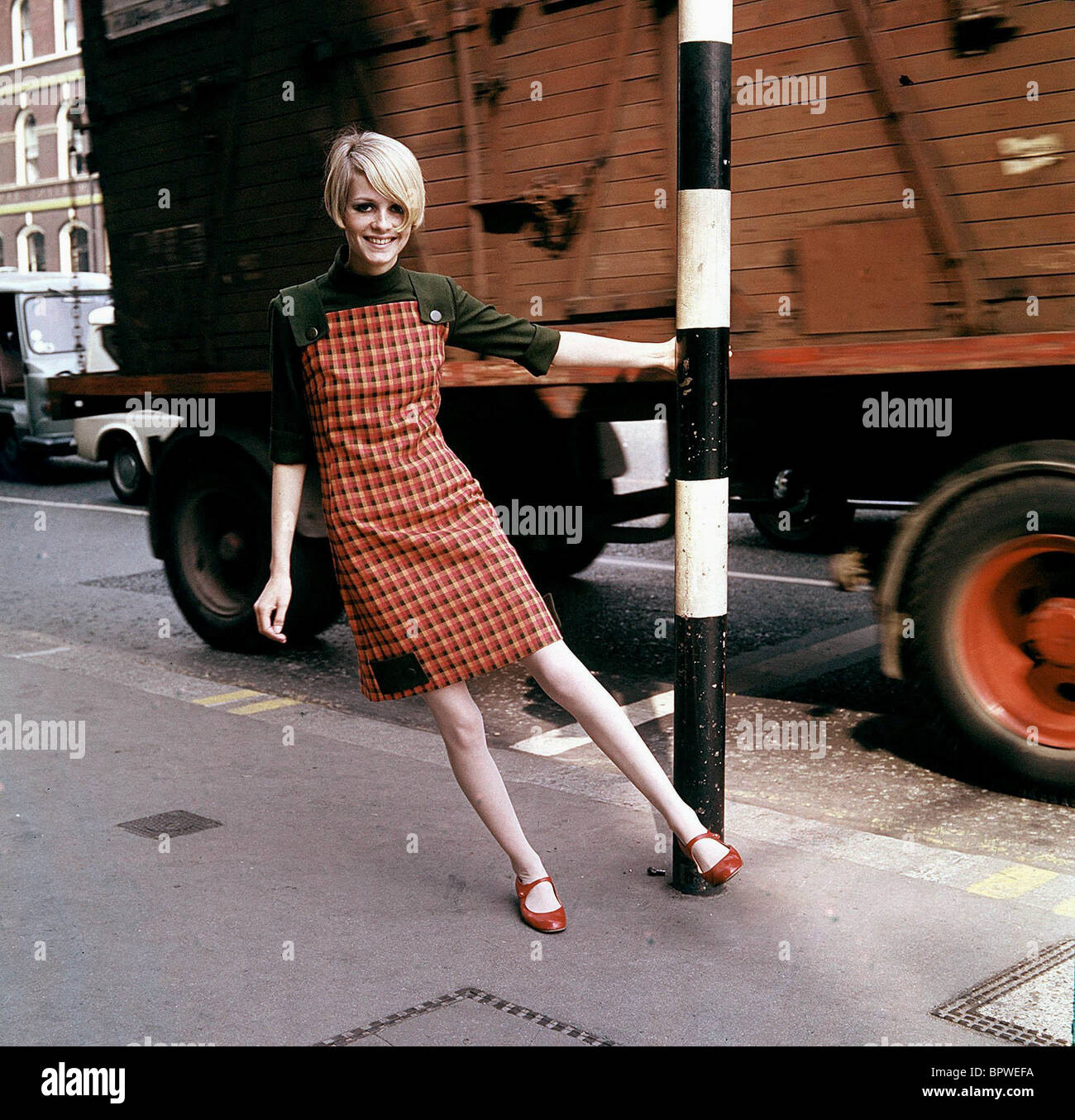 TWIGGY MODEL & ACTRESS (1966) Stock Photo
