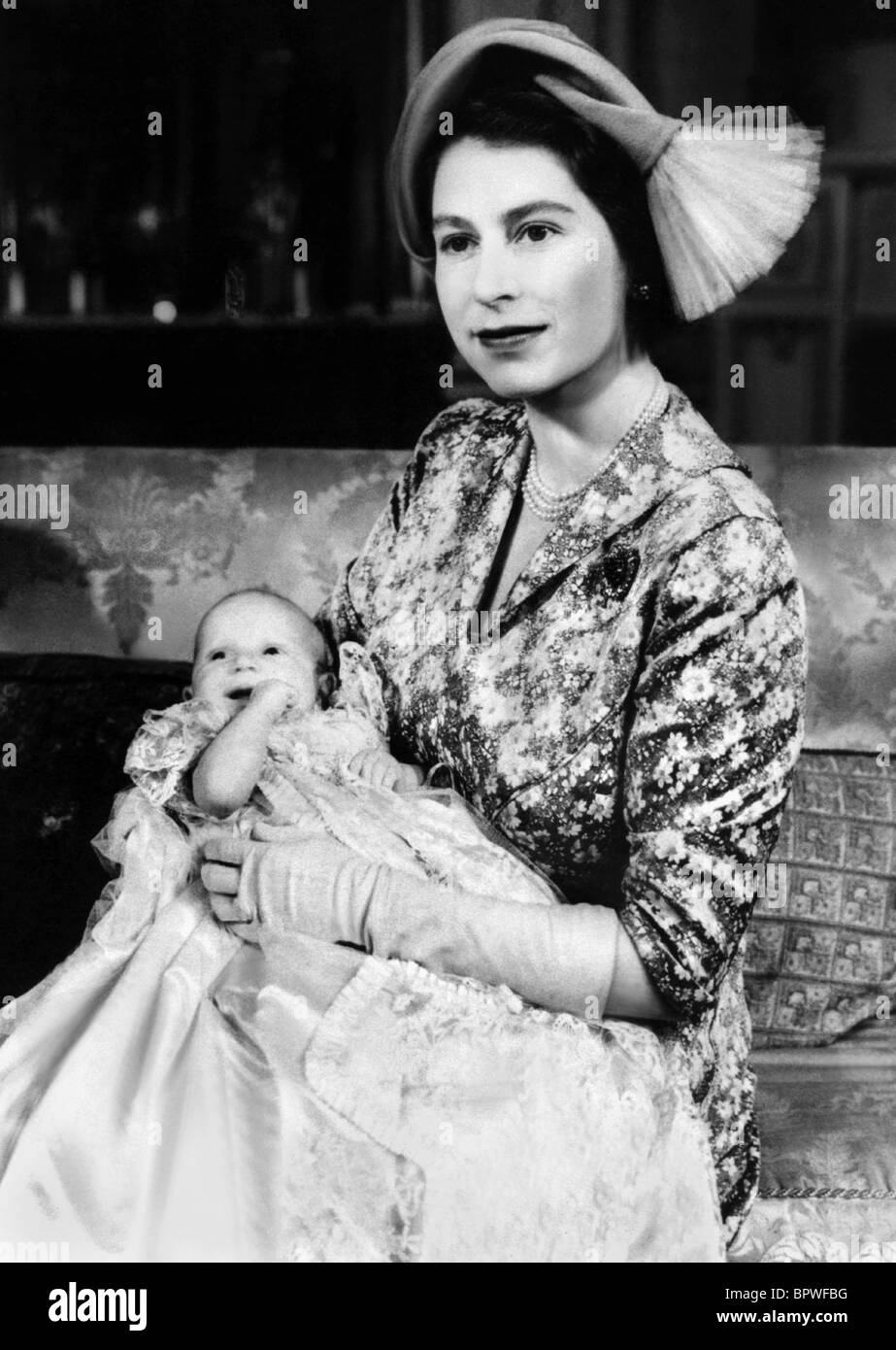 PRINCESS ANNE & QUEEN ELIZABETH II BRITISH ROYAL FAMILY 10 June 1950 Stock Photo