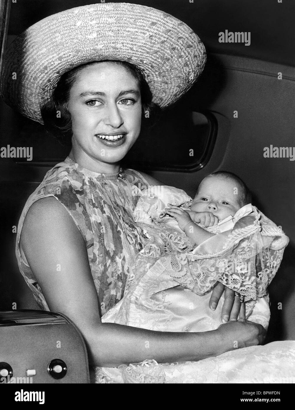 PRINCESS MARGARET & DAUGHTER SARAH ARMSTRONG JONES BRITISH ROYAL FAMILY 10 June 1964 Stock Photo