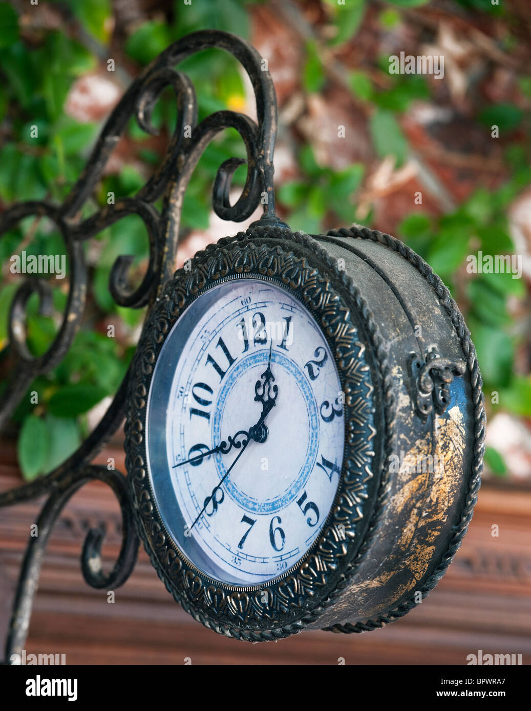 Outdoor clock hi-res stock photography and images - Alamy