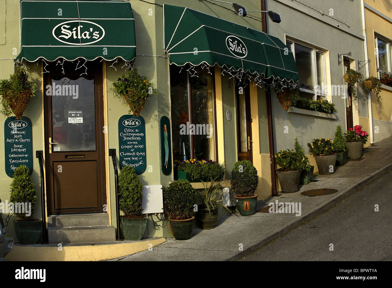 Silas Art and Craft Shop Roundstone, County Galway Ireland Stock Photo