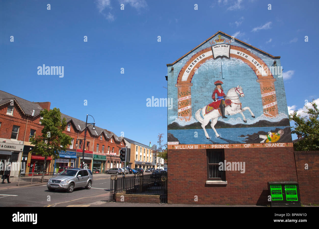 Ireland, North, Belfast, Donegall Pass, Loyalist political mural on a gable wall in Lyndsay Street. Stock Photo