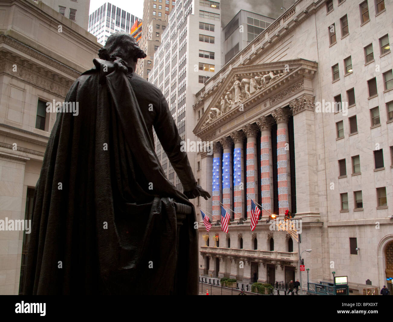 Wall Street George Washington statue New York City Stock Photo - Alamy