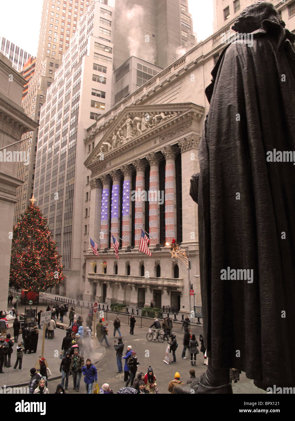 Wall Street George Washington statue New York City Stock Photo - Alamy