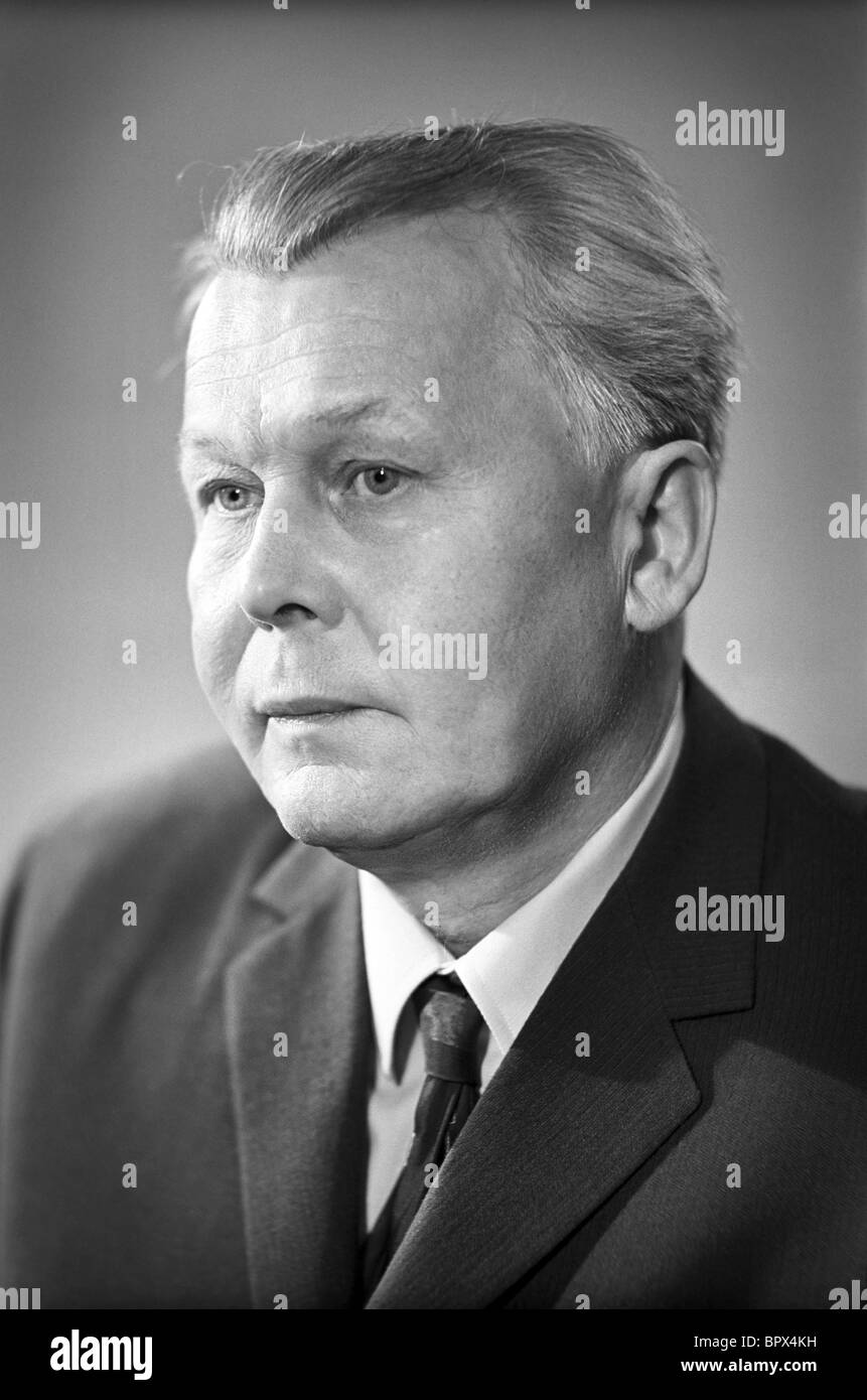 A. T. Tvardovsky, Vasily Terkin: a brief summary. Main characters. Date of writing 47 A. T. Tvardovsky, Vasily Terkin: a brief summary. Main characters. Date of writing 60