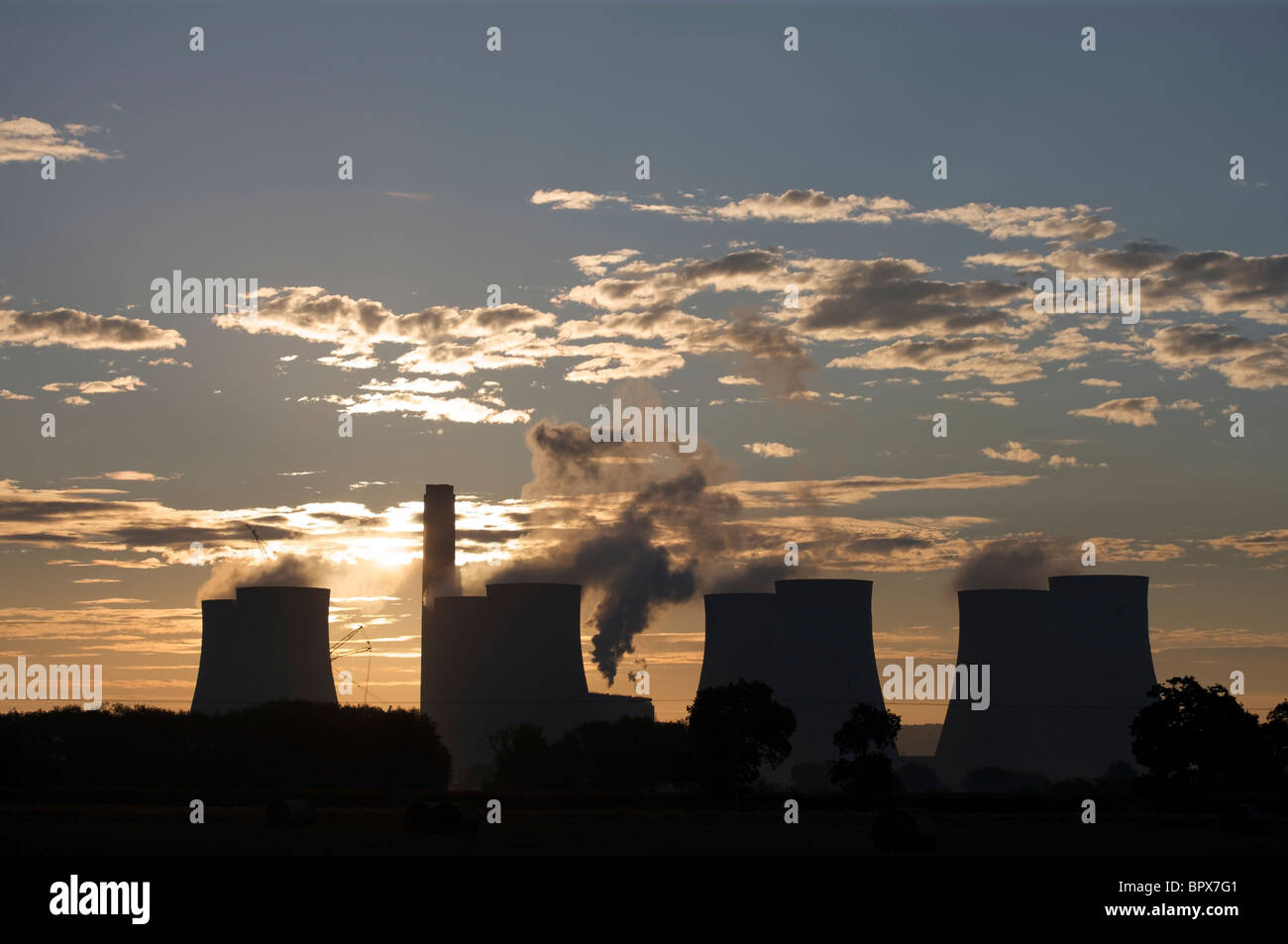 sunrise over Ratcliffe on Soar coal fired power station Stock Photo