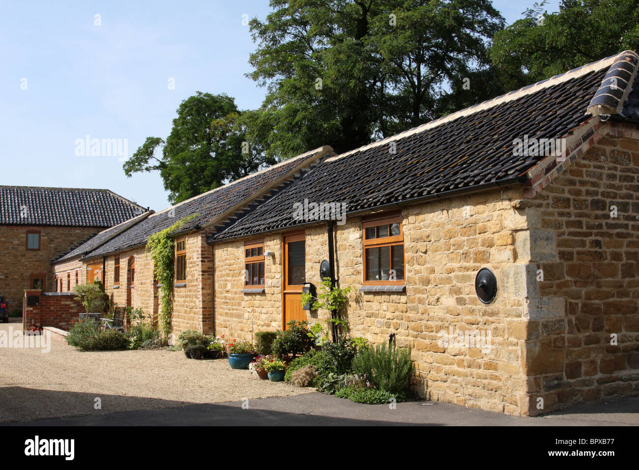 Derelict farm buildings converted into residential homes. (See image Ref: B0RDHX for before view). Stock Photo