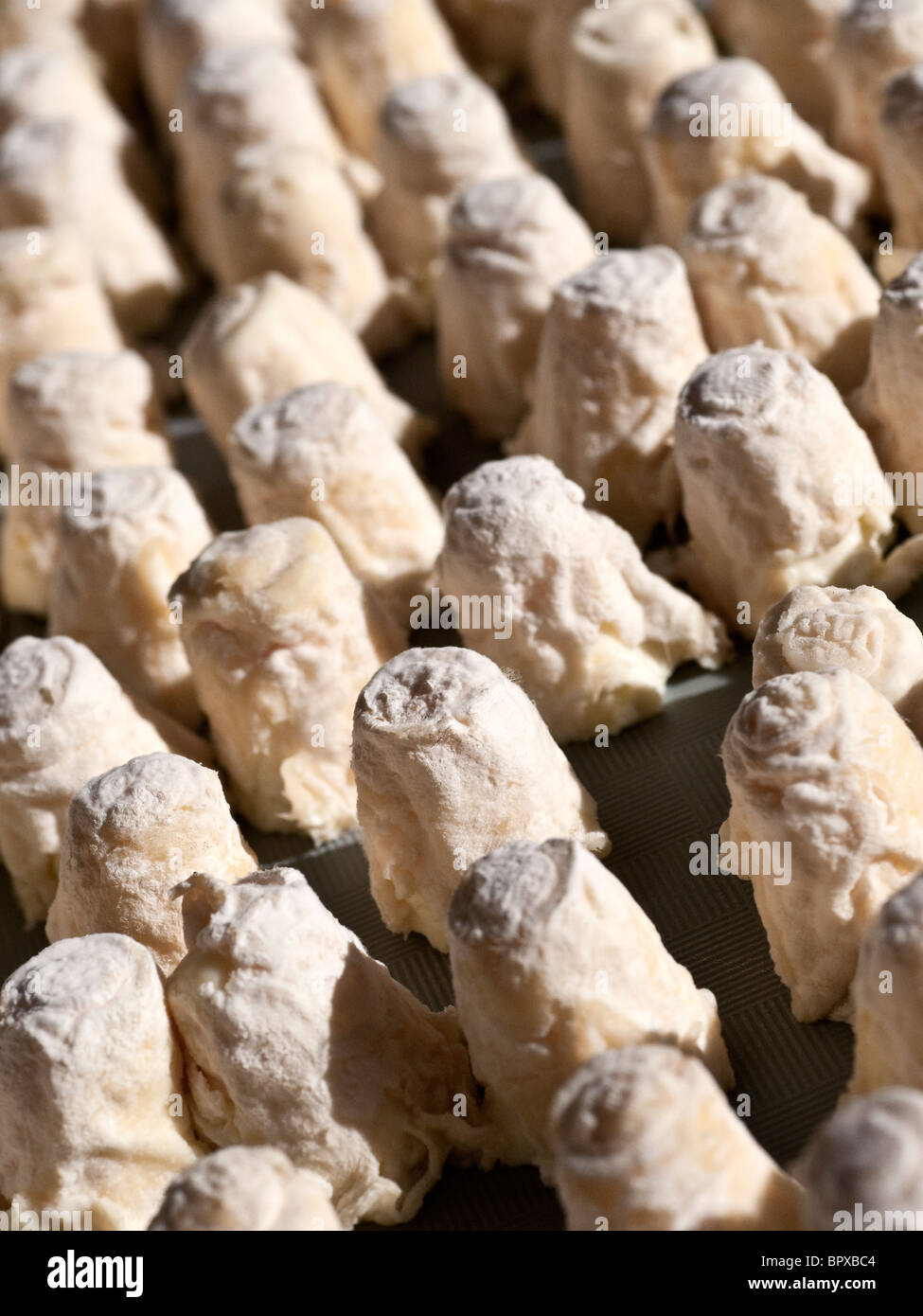 Fresh, soft, handmade thimble shaped goat's cheeses / fromage de