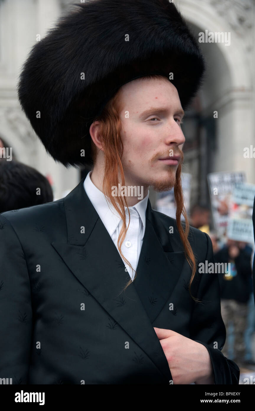 Orthodox Hasidic Jews at annual Muslim Quds Day march in 