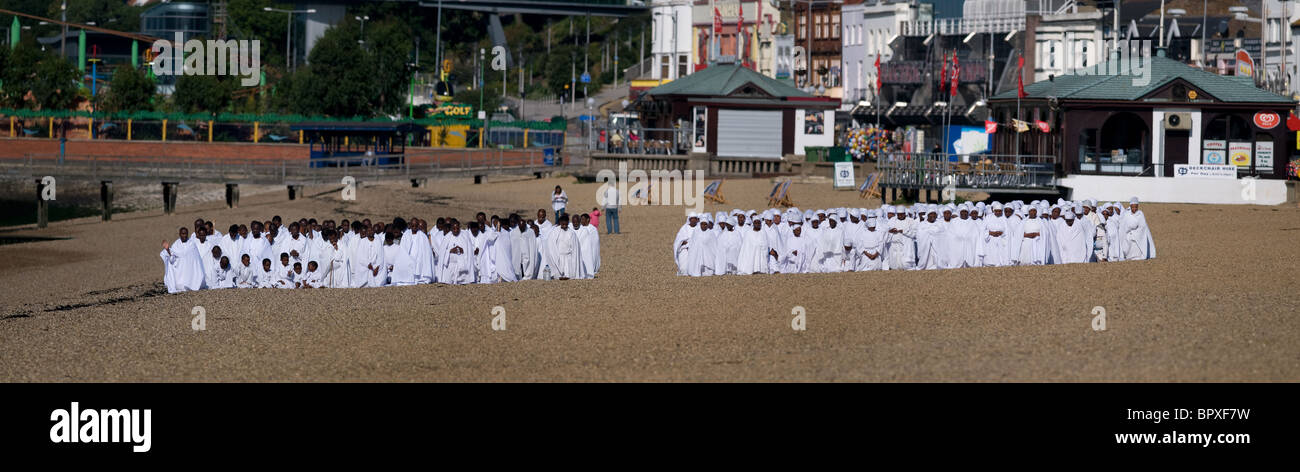The congregation of the Apostles of Muchinjikwa church gathered for a service on the beach at Southend on Sea in Essex. Stock Photo