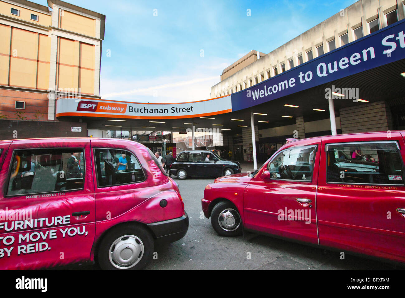 Glasgow queen street taxi hires stock photography and images Alamy