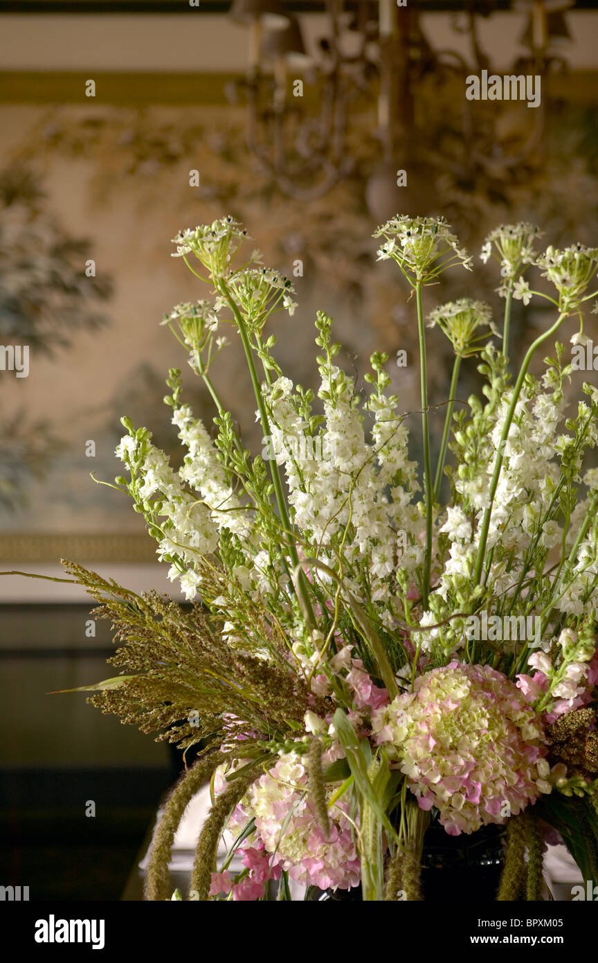 Flower arrangement in restaurant Stock Photo Alamy