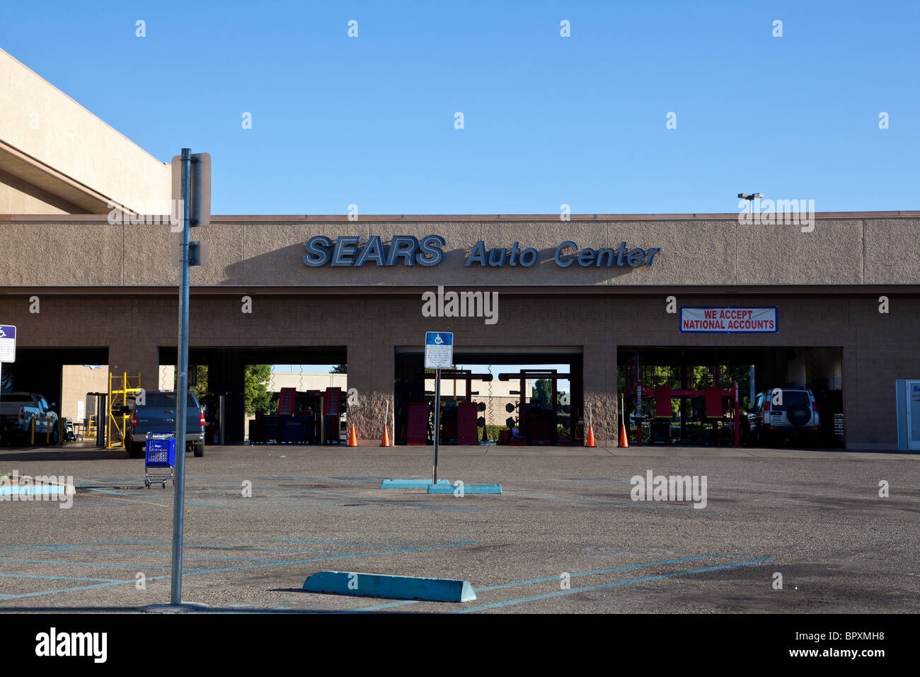 A Sears Auto Center Stock Photo Alamy