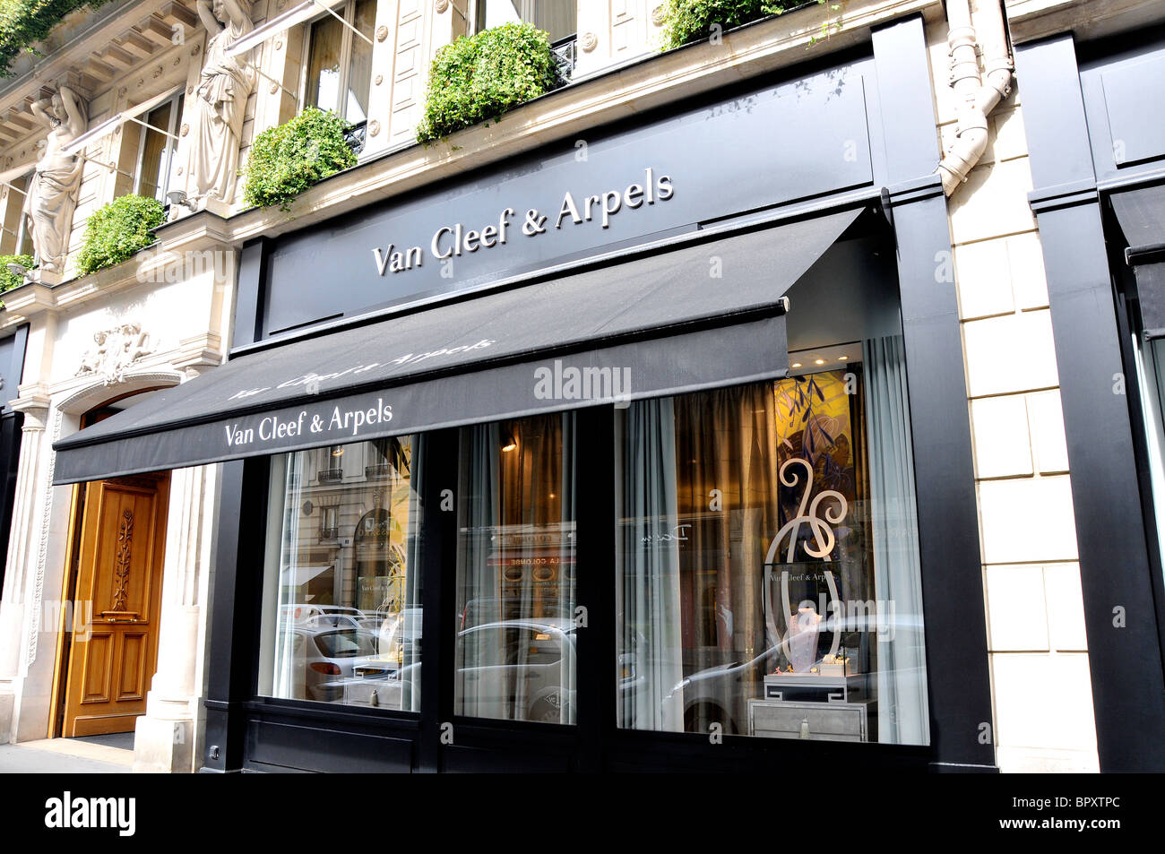 Van Cleef and Arpels, store, Paris, France Stock Photo - Alamy