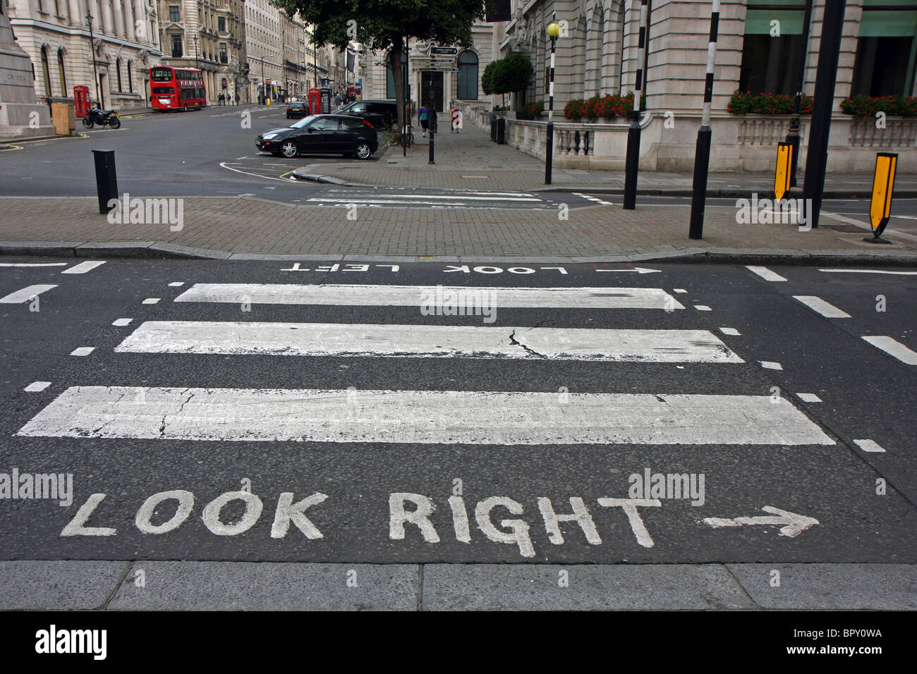 warning-at-crossroad-of-london-to-look-right-and-left-BPY0WA.jpg