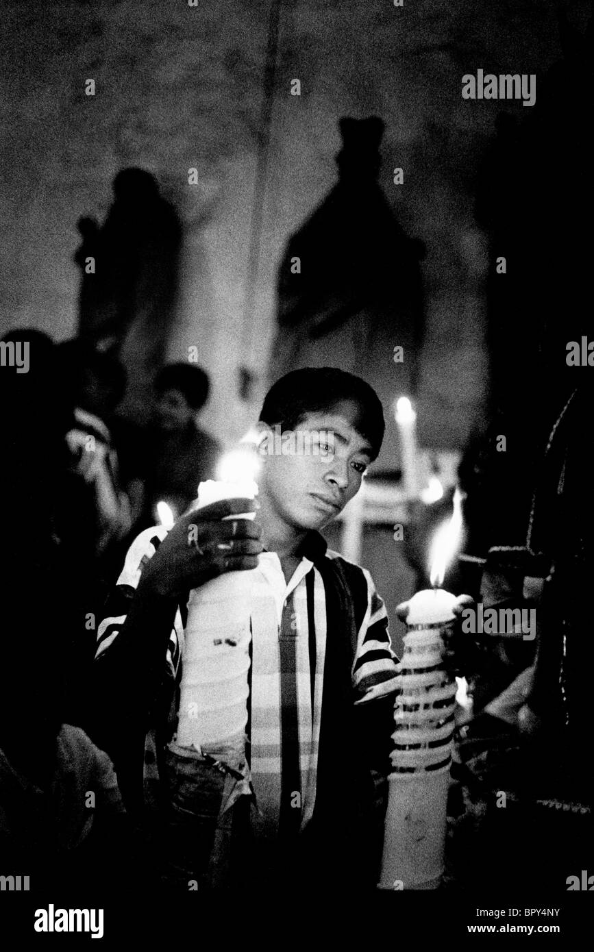 Holy Week, Santiago Atitlan. Guatemala. 1998. Inside the church awaiting the crucifiction of Christ on Good Friday. Stock Photo