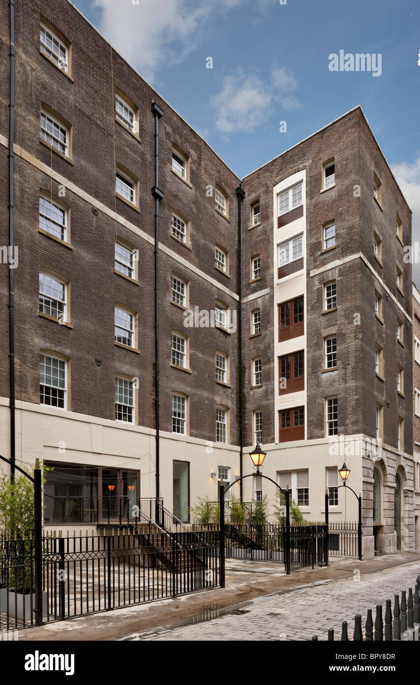 Warehouse exterior warehouse hires stock photography and images Alamy