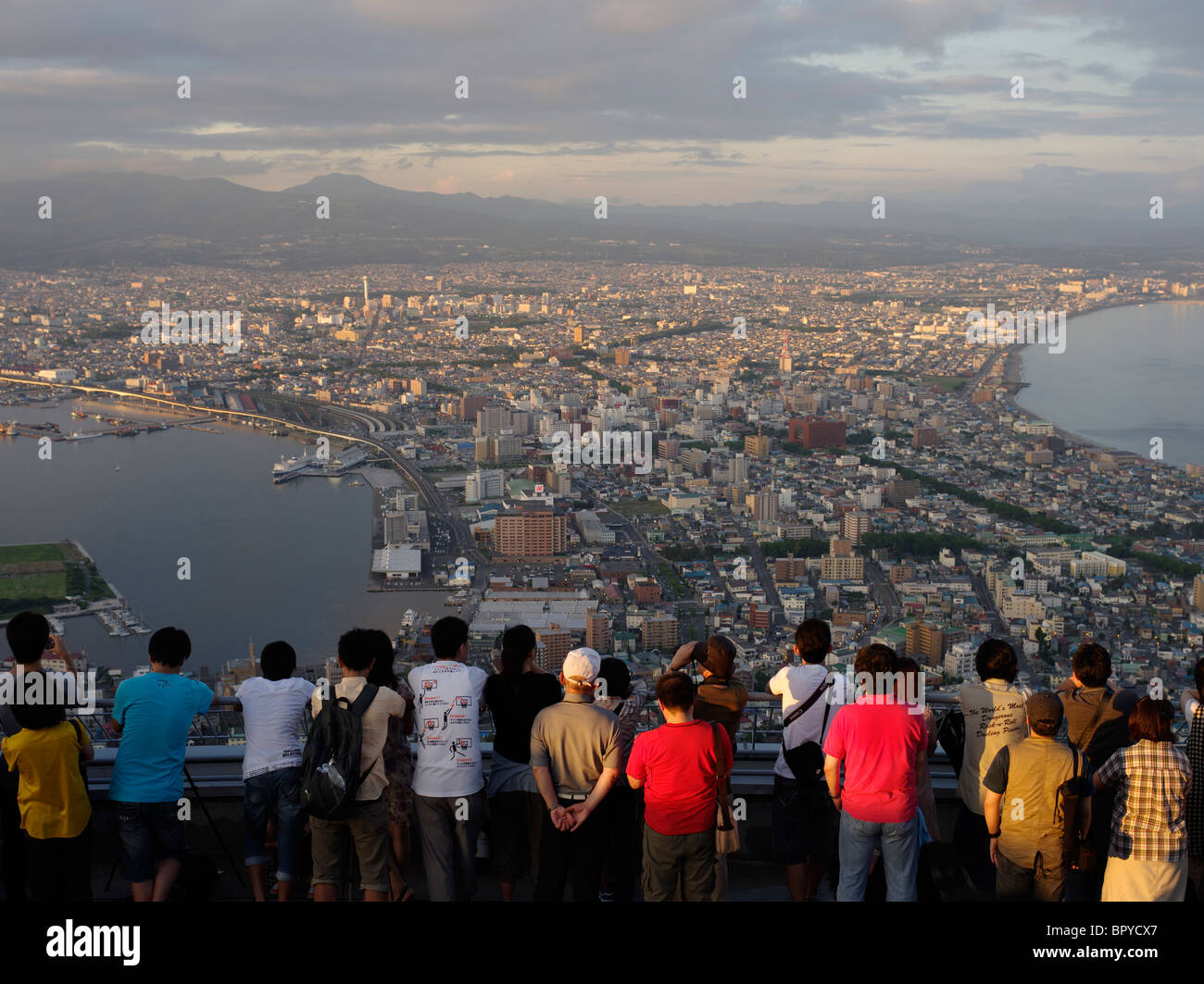 Waiting for the sunset and the spectacular night view from the summit ...
