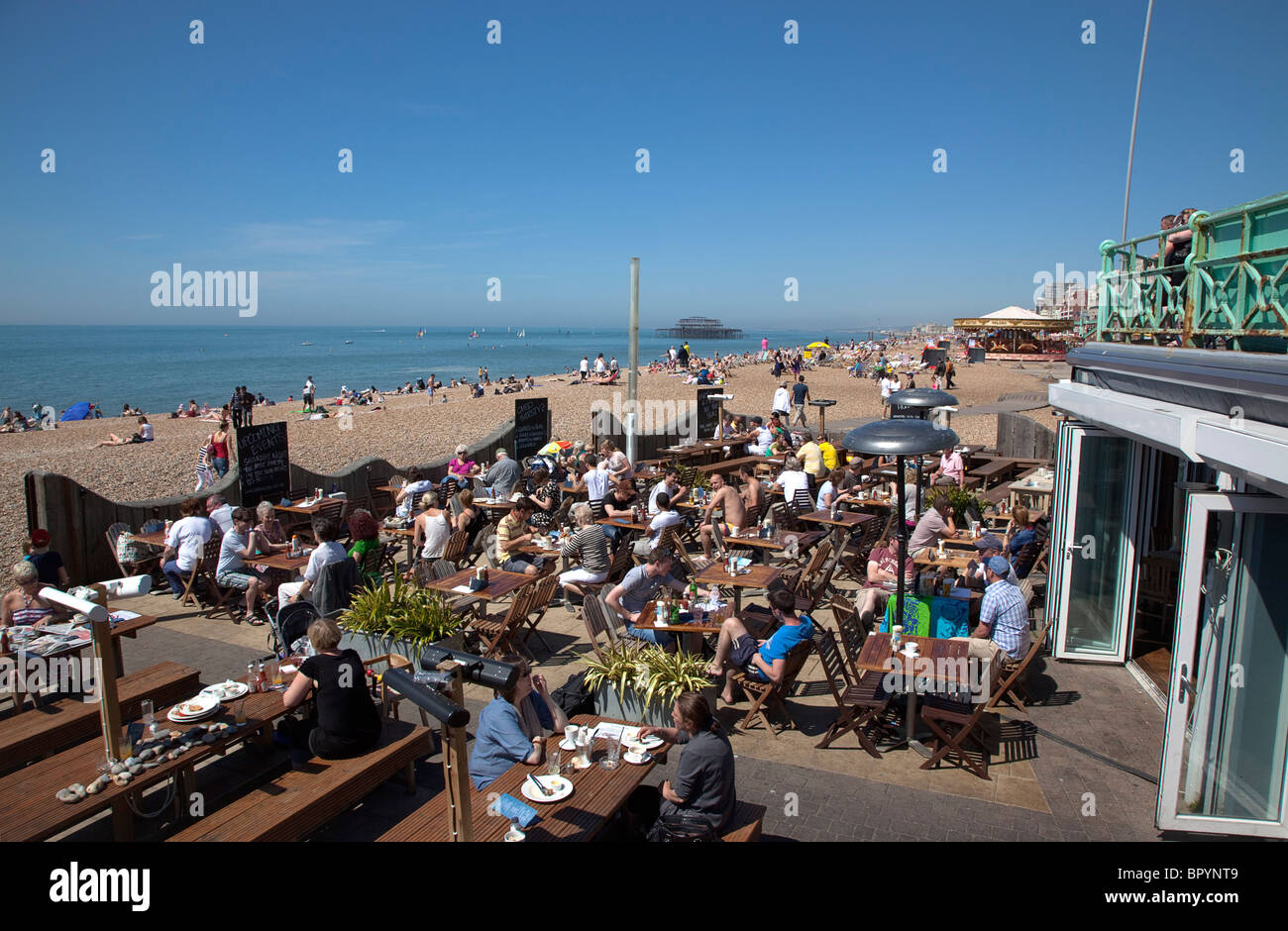 England, East Sussex, Brighton, Ohso beachfront cafe Stock Photo