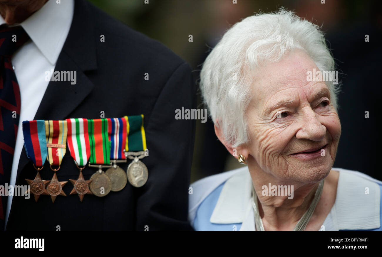 Vin Viner are reunited 70 years after the 'miracle' of Dunkirk Stock Photo