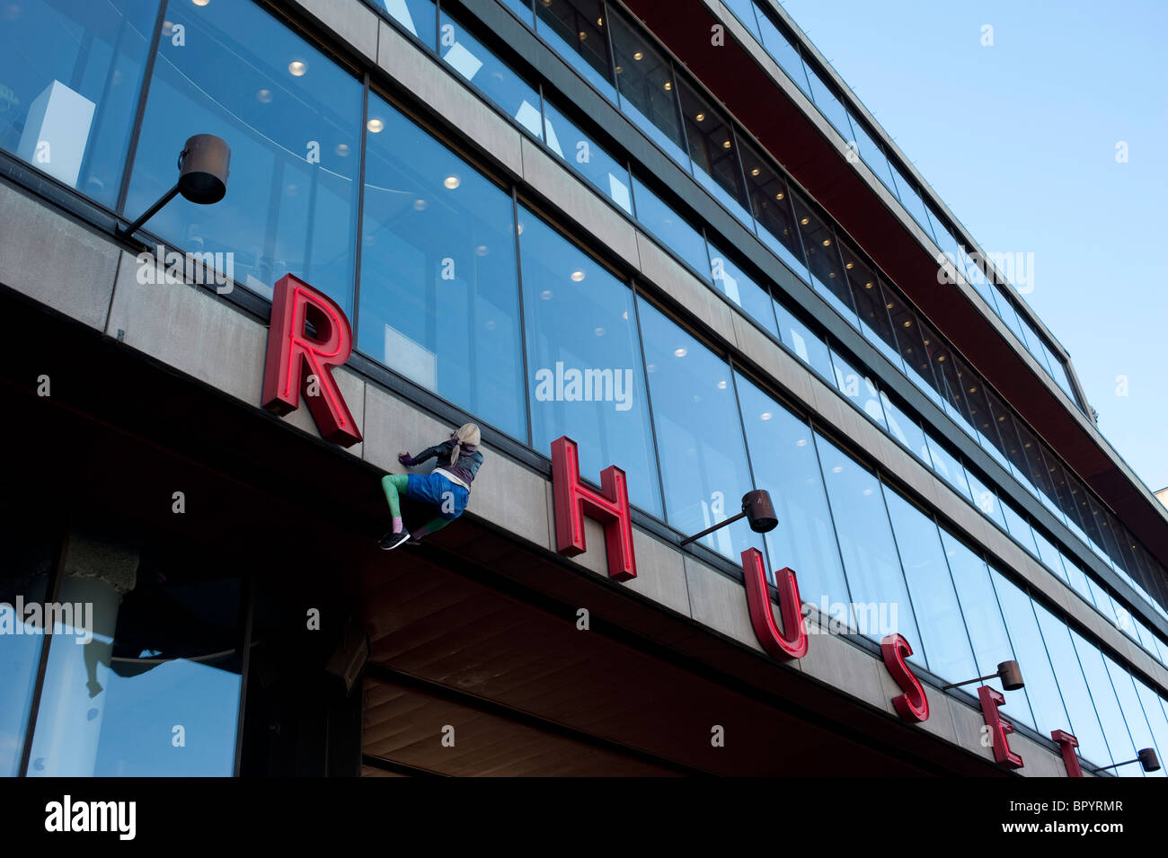 sculpture of climbing woman on building wall Stock Photo Alamy