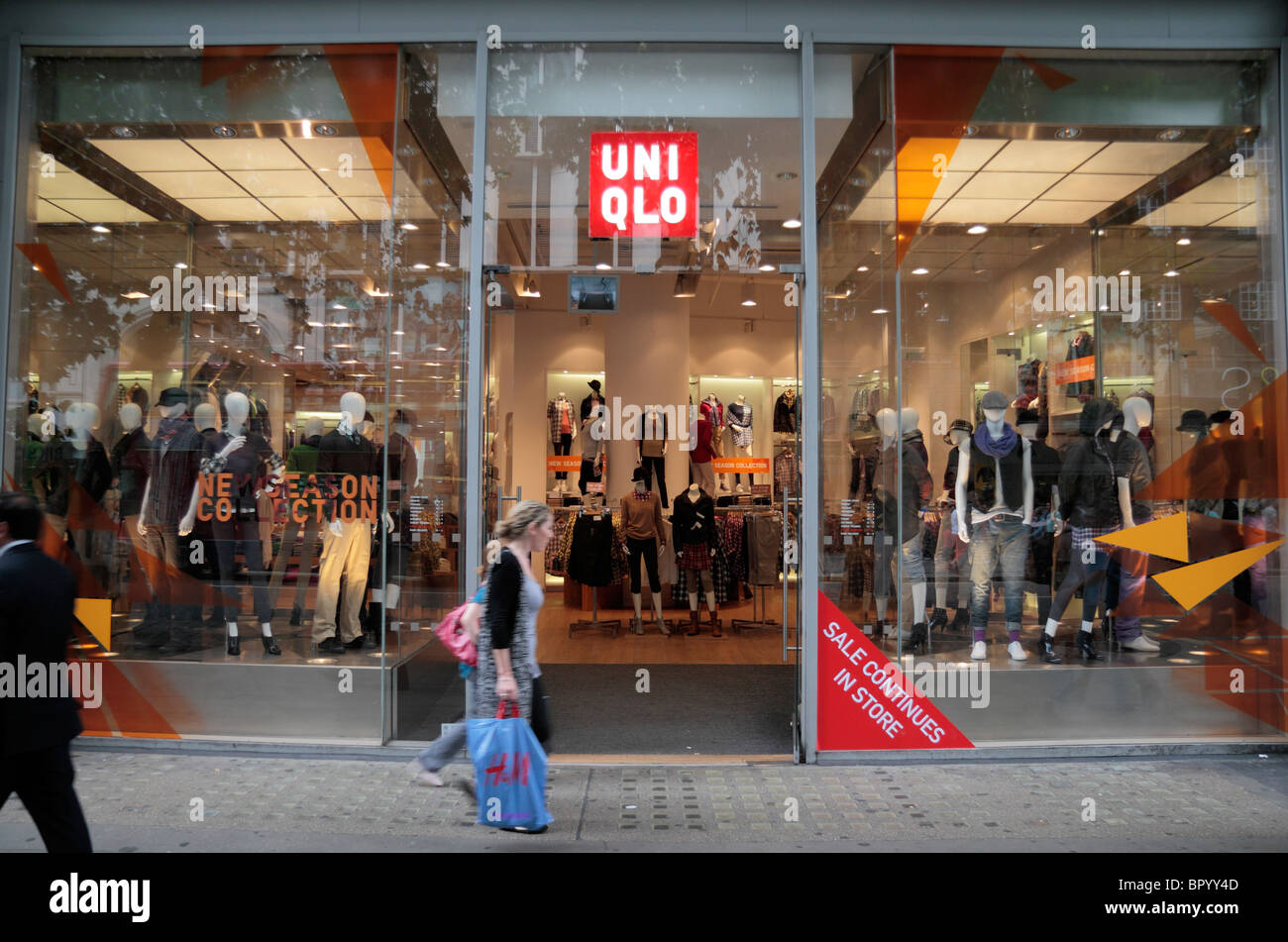 Detective noedels onderdelen Street view of the UNIQLO store on Oxford Street, London, UK. August 2010  Stock Photo - Alamy