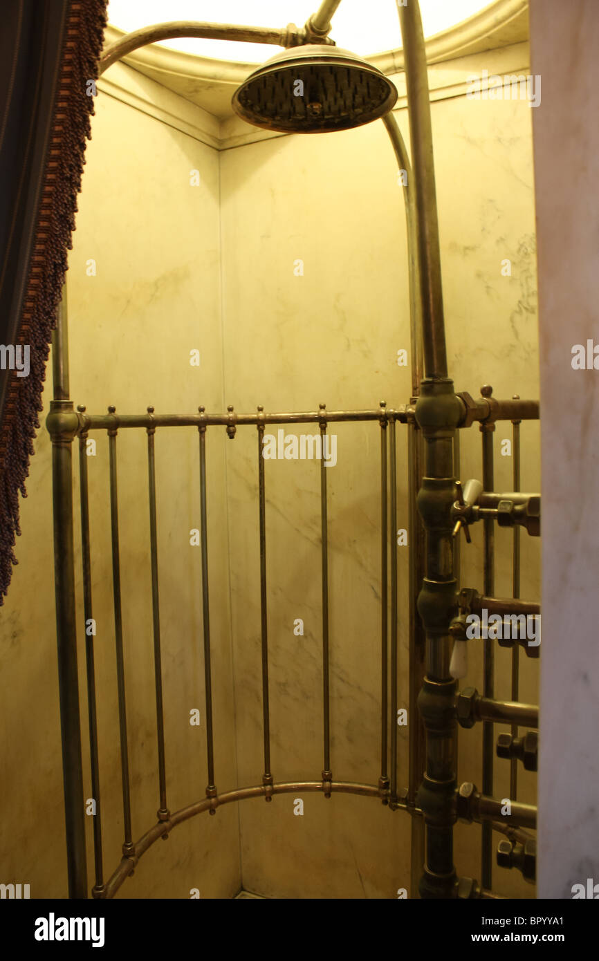 vintage retro shower head water tap Stock Photo Alamy