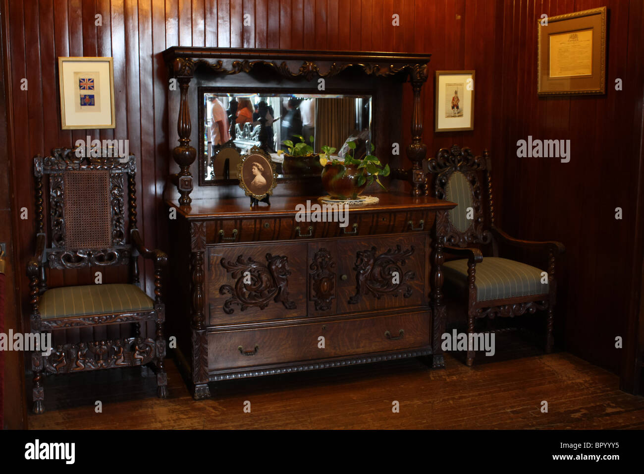 vintage retro wooden furniture chair room Stock Photo - Alamy