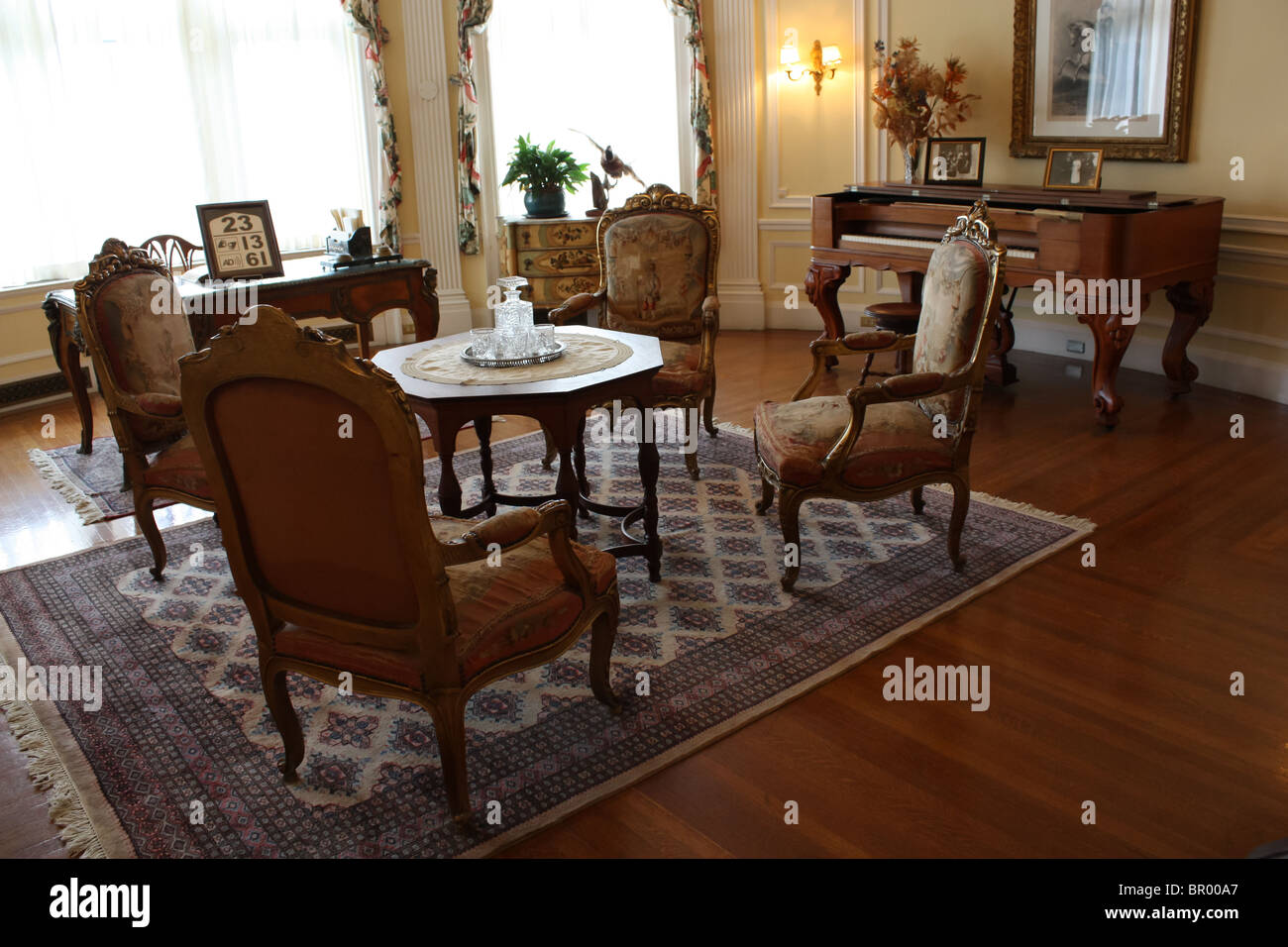 vintage retro living family room chair table Stock Photo Alamy