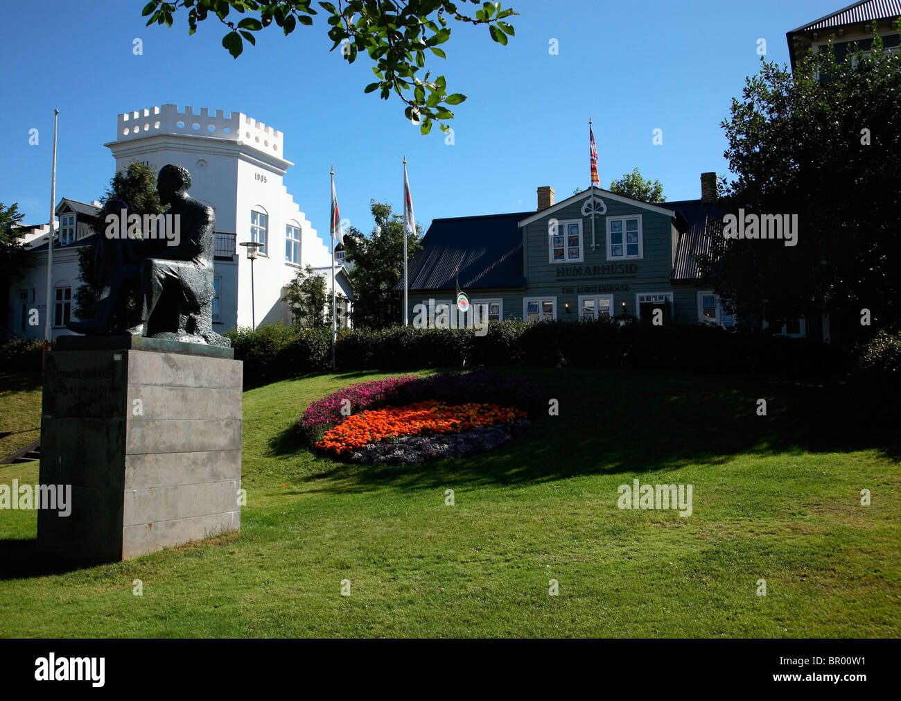 Reykjavik Lobster House Restaurant and statue Stock Photo Alamy